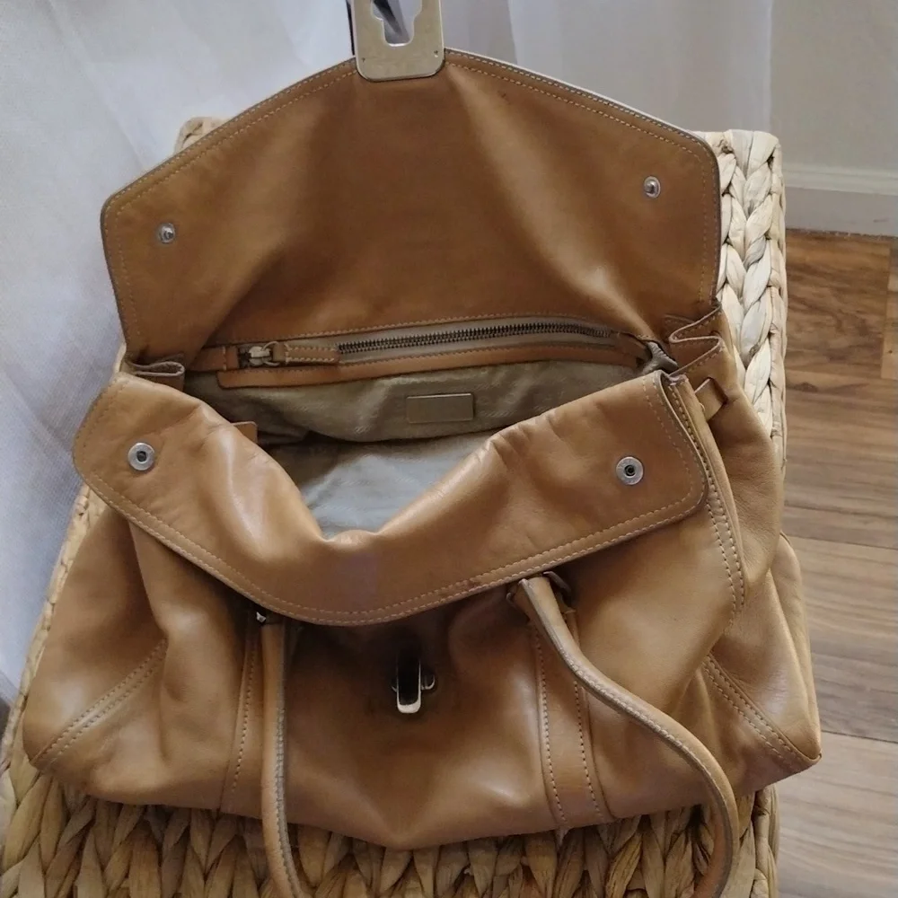 Prada Cuervo tan soft leather shoulder bag. - Picture 9 of 13